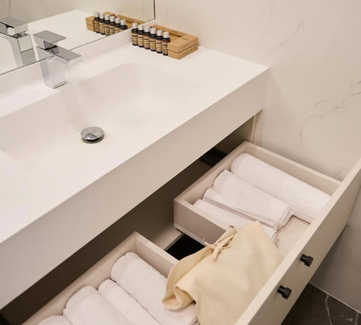 White I One Bedroom Apartment I One Cotroceni Park Bucharest 0*,
