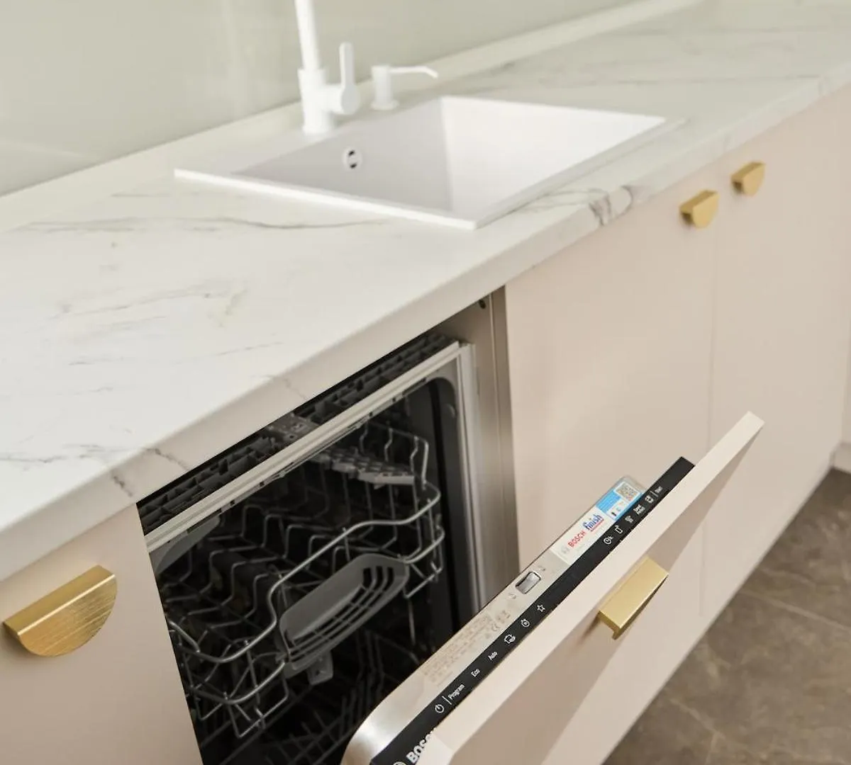 White I One Bedroom Apartment I One Cotroceni Park Bucharest 0*,  Romania