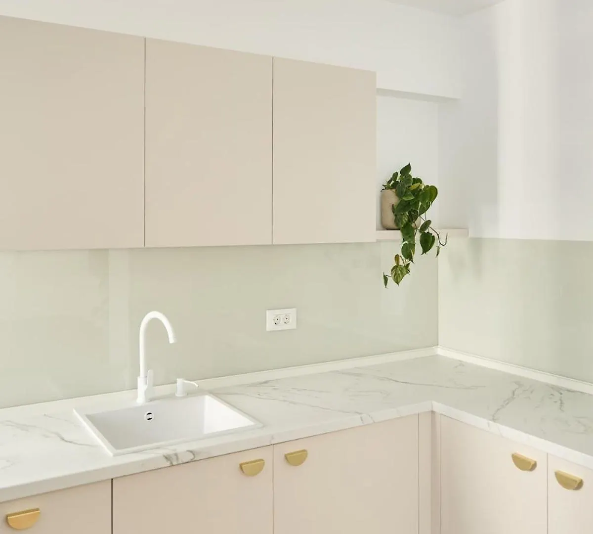White I One Bedroom Apartment I One Cotroceni Park Bucharest 0*,  Romania