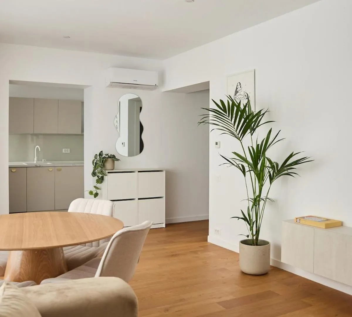 White I One Bedroom Apartment I One Cotroceni Park Bucharest 0*,  Romania