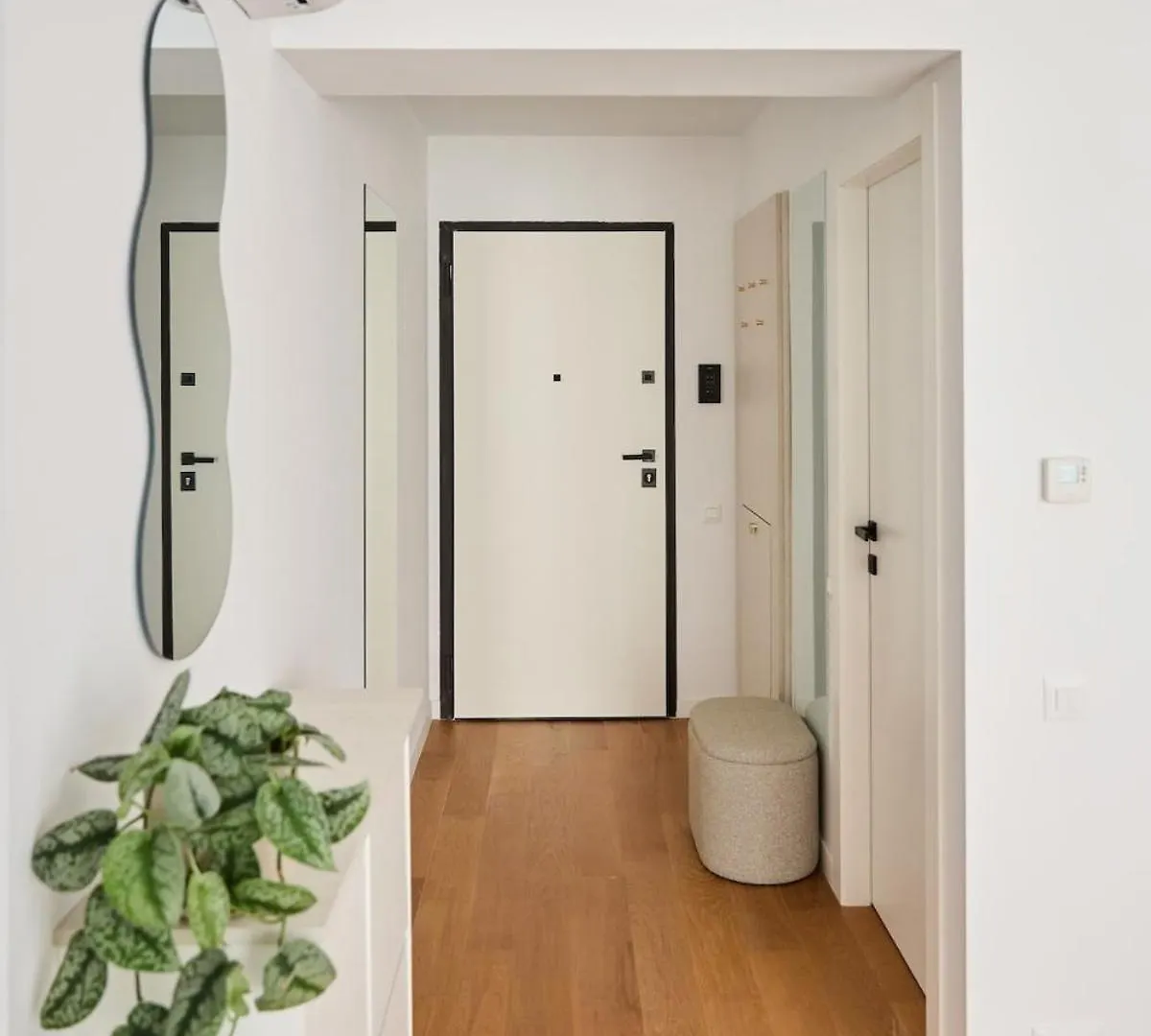 White I One Bedroom Apartment I One Cotroceni Park Bucharest 0*,  Romania